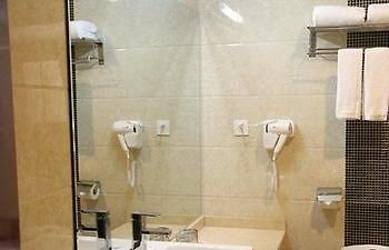 Juzhiyuan Chain Hotel Gongming ภายนอก รูปภาพ